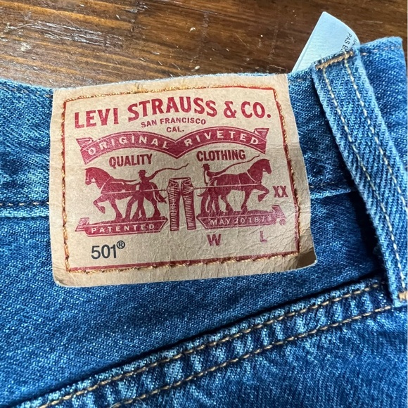 Levi's Premium 501 High-Rise Denim Shorts Medium Wash, Size 27, Button Fly - Picture 4 of 6